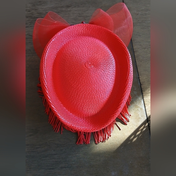 Vintage Woman’s Red Rose Cocktail Fascinator Pillbox Hat Millinery Netting Bow - Picture 9 of 11